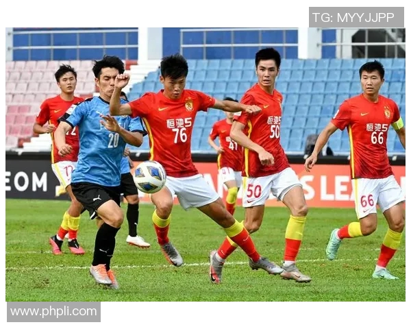 广州足球队在邀请赛中的战术表现分析与评价探讨